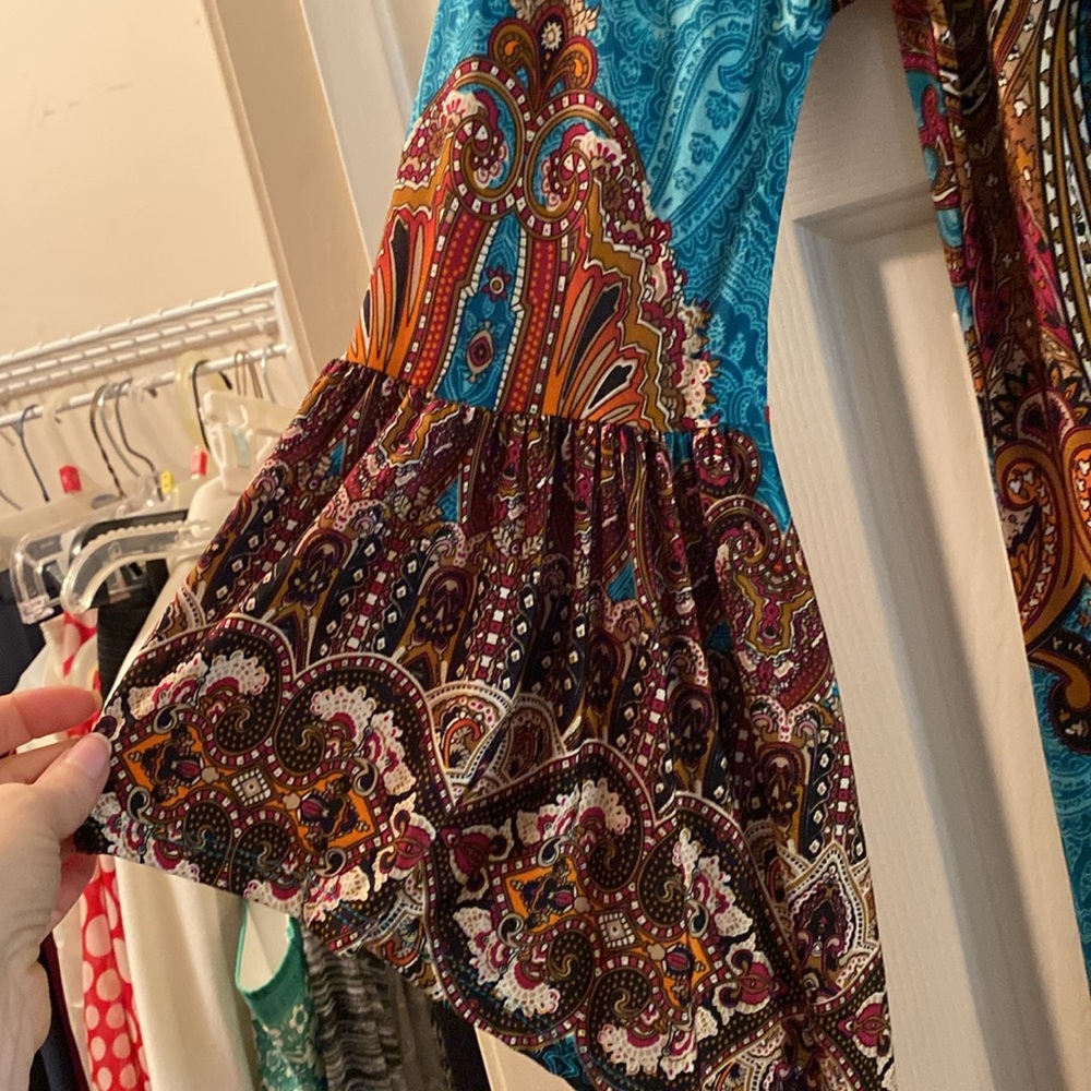 Cute tunic dress with bell sleeves - Picture 3 of 3